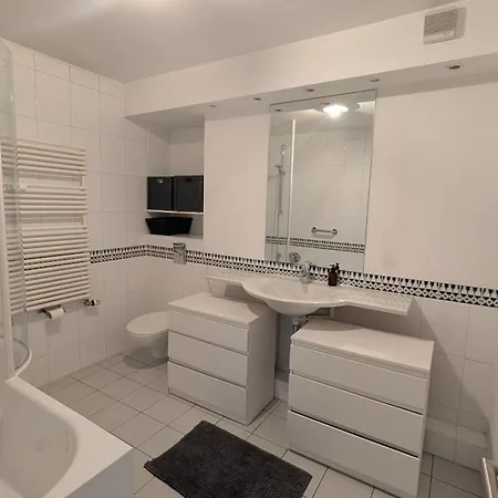 2-bedroom With Great Airport And Messe Access Apartment