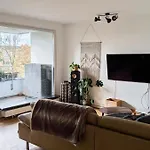 2-Bedroom Central City Apt With Great Airport And Messe Access